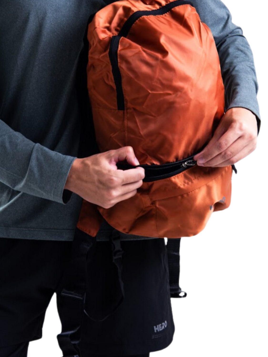 BOLSO LIGERO TRANSFORMABLE IMPERMEABLE HERO ANARANJADO