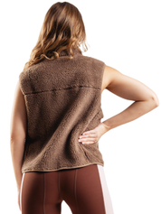 ESSENTIAL SHERPA VEST HERO MARRON