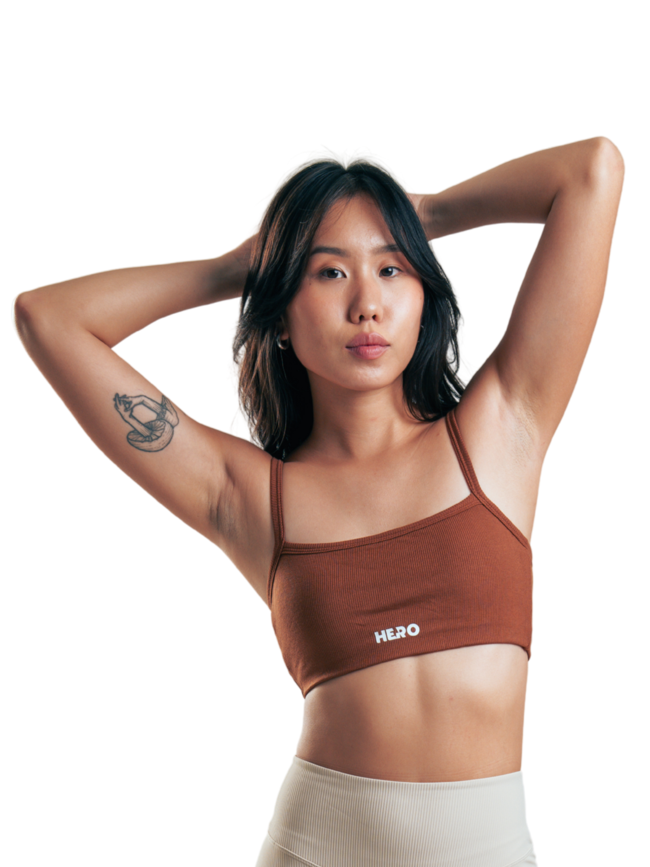 TOP CROP RIBBED HERO MARRON CLARO